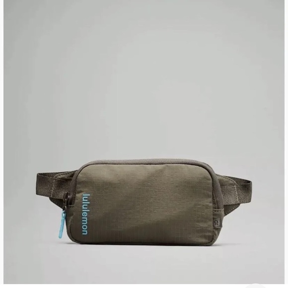 LULULEMON MINI BELT BAG IN CAROB! - Picture 1 of 11